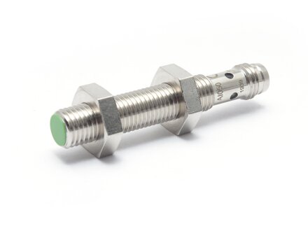 Induktiver Sensor IP67, PNP Schließer (NO), M8x1 Metallgewinde, bündig, Schaltabstand 2mm