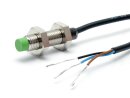 Inductieve sensor IP67 met 5 m kabel, PNP-sluiter (NO), M8 metaaldraad, niet-bondig, schakelafstand 4 mm