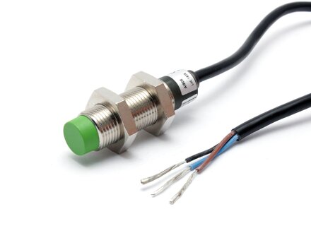 Sensor inductivo IP67 con cable de 5 m, PNP normalmente cerrado (NC), rosca metálica M12, no enrasado, distancia de conmutación 8 mm
